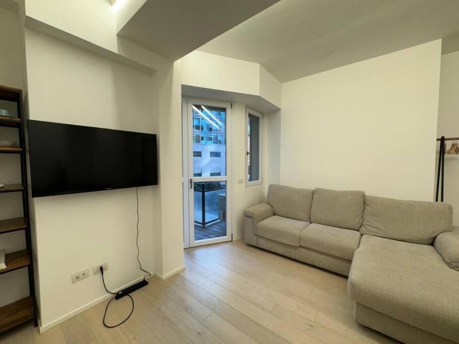Modern Apartment - Walking Distance To Milan Central Station Exterior photo
